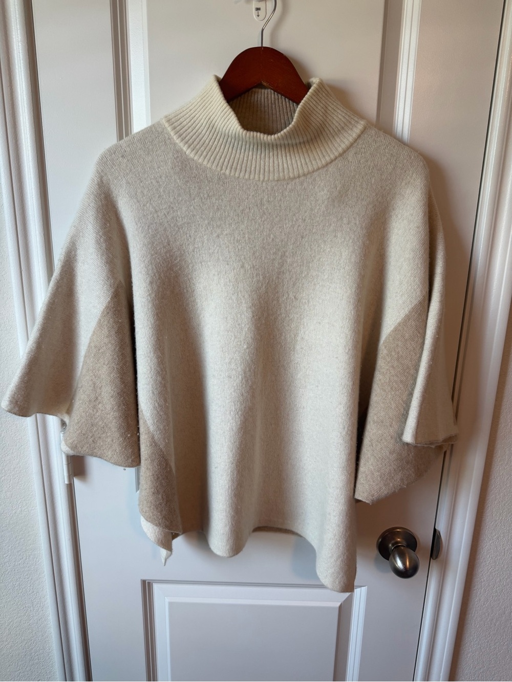⚡️Note Di Anita Cashmere Blend Cream Turtleneck Poncho Sweater — Made in Italy